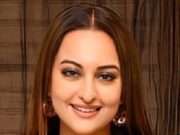 यलो इंडो-वेस्टर्न ड्रेस में सोनाक्षी का बेहद खूबसूरत अंदाज, दिल थामकर देखें तस्वीरें! Sonakshi-Sinha