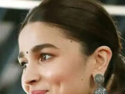 बॉलीवुड की 10 एक्ट्रेसेस और उनके क्यूट डिंपल्स ! cover