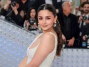 एक लाख मोतियों से बना आलिया भट्ट का मेट गाला गाउन, जानिए और क्या है खास 1