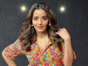 गर्मी में दिखना है स्टाइलिश तो भोजपुरी एक्ट्रेस मोनालिसा के इन लुक्स से लें इंस्पिरेशन 1