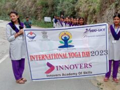 इनोवर्स एकेडमी की छात्राओं द्वारा नवम अंतरराष्ट्रीय योग दिवस अल्मोड़ा स्थित सिंफनी मैदान में मनाया गया