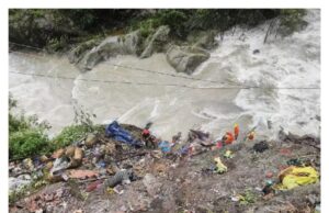 गौरीकुंड हादसे का अपडेट लेने आपदा कंट्रोल रूम पहुंचे सीएम धामी, 19 लोगों के लापता होने की संभावना, तीन शव बरामद; रेस्क्यू जारी