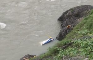 देहरादून: पहाड़ी से टोंस नदी में गिरा लोडर वाहन, ड्राइवर लापता, रेस्क्यू ऑपरेशन जारी