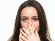 क्या सच में किसी के याद करने पर आती हैं हिचकियां? या कोई और है वजह… 1