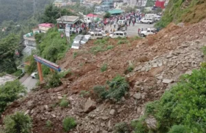 Uttarakhand: टिहरी में भूस्खलन से तबाही, मासूम सहित चार लोगों की हुई मौत, 15 गाड़ियां मलबे में दबीं