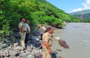 पिथौरागढ़ में बड़ा हादसा, पहाड़ी से गिरे पत्थर की चपेट में आने से पिता-पुत्र काली नदी में गिरे, तलाश में रेस्क्यू ऑपरेशन जारी