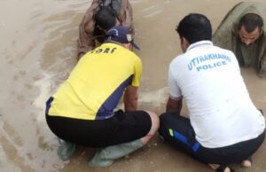 ऋषिकेश में दीवार गिरने से दो व्यक्ति मलबे में दबे, एक का हुआ रेस्क्यू, दूसरे के लिए सर्च ऑपरेशन जारी