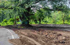 रामनगर में NH309 पर बनी 40 वर्ष पुरानी मजार हुई जमींदोज, साक्ष्य पेश न करने पर माना गया अवैध