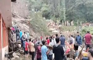 बड़ा हादसा: शिमला में खचाखच भरे मंदिर पर गिरा पहाड़, 25-30 लोग दबे, अब तक 9 की मौत