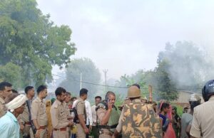 UP Triple Murder: कौशांबी में सोते समय ससुर, दामाद, बेटी की गोली मारकर हत्या, गुस्साये लोगों ने लगाई आग