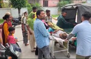 बाजपुर में मारुति वैन और बाइक की भिड़ंत, बाइक सवार 3 लोगों की मौत, 6 घायल
