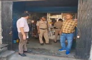 लालकुआं: वाहनों के फर्जी पॉल्यूशन सर्टिफिकेट बनाने का भंडाफोड़, मोबाइल से स्कैन कर बनाए जा रहे थे सर्टिफिकेट, आरोपी के कब्जे से फर्जी मुहर भी बरामद