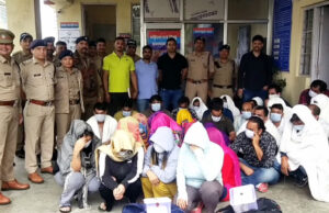 नैनीतालः होटल में चल रहा था अवैध कैसीनो, नाच रही थी बार बालाएं, 33 लोगों को किया गिरफ्तार, पुलिस ने किया भंडाफोड़