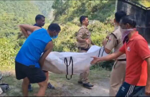 पौड़ी पाबौ सड़क हादसा: एक हफ्ते बाद नदी से मिला तीसरा शव, अभी भी दो लोग लापता, सर्च ऑपरेशन जारी