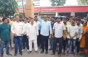 ऋषिकेश में नशे के खिलाफ भाजपाइयों ने कोतवाली में किया प्रदर्शन, स्मैक तस्कर पर कार्रवाई की उठाई मांग