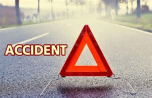 Accident: जम्मू-श्रीनगर हाईवे पर सड़क हादसा, अनिंयत्रित होकर खाई में गिरा ट्रक, चार लोगों की मौत