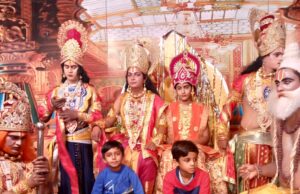 हरिद्वार के सेक्टर 4 में दशहरा के पर्व के बाद भगवान राम जी का राजतिलक सम्पन्न हुआ, और इस अवसर पर बच्चों को सम्मानित किया गया।