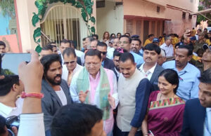 Rishikesh: परमार्थ निकेतन पहुंचे सीएम धामी, स्वर्गाश्रम में करेंगे द बीटल्स, द गंगा फेस्टिवल का उद्घाटन