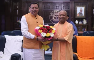 Uttarakhand: लखनऊ पहुंचे सीएम धामी, मुख्यमंत्री योगी आदित्यनाथ से की मुलाकात, दिया ये खास तोहफा