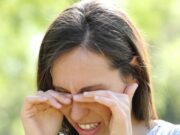 प्रदूषण के कारण हो रही है आंखों में जलन और खुजली, तो इन तरीकों से करें बचाव 1