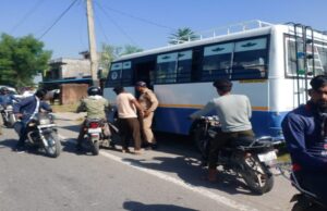 हरिद्वार: ओवरटेक ने ली जान! बस की टक्कर में बाइक सवार महिला की मौत, रुड़की में गो तस्कर गिरफ्तार