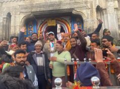 रुद्रप्रयाग: क्रिकेटर सुरेश रैना ने बदरीनाथ धाम में की पूजा अर्चना, भारत की क्रिकेट विश्व कप में जीत के लिए की प्रार्थना