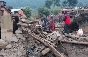 Nepal: भूकंप ने मचाई भारी तबाही, अब तक 157 लोगों की मौत, कड़ाके की ठंड में लोग कर रहे अंतिम संस्कार