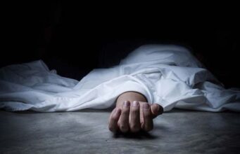 रामनगर: लिव-इन रिलेशनशिप में था युवक, पेड़ पर लटका मिला शव, परिजनों ने महिला के खिलाफ दी तहरीर