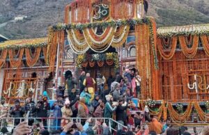 Uttarakhand: आज शीतकाल के लिए बंद हुए विश्व प्रसिद्ध बद्रीनाथ धाम के कपाट, चारधाम यात्रा का भी समापन