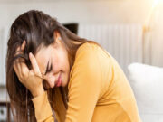 क्या आपको भी पीरियड्स में होता है पैरों में दर्द, जानिए इसके कारण और राहत पाने के उपाय 1