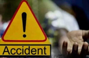 Delhi: सड़क हादसे में बिखरा परिवार, तेज रफ्तार कार ने स्कूटी को मारी टक्कर, पिता और दो बेटों की मौत, महिला भर्ती