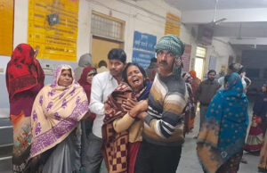 UP: दर्दनाक हादसा, बेकाबू होकर पेड़ से टकराई कार, भाई-बहन समेत चार की मौत, पांच घायल