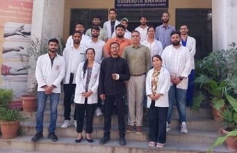 Uttarakhand: बेटे के बचने की उम्मीद खो चुके थे मां-बाप, लेकिन मौत के मुंह से खींच लाए दोस्त, पेश की ऐसी मिसाल