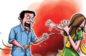 युवती पर एसिड अटैक, सहेली संग जा रही थी युवती, तभी फेंका गया तेजाब, हमलावर हुआ फरार