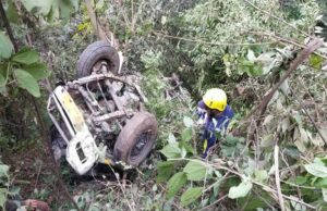 चकराता में हरिपुर मीनस रोड पर गहरी खाई में गिरा वाहन, दो की मौत, चालक ने कूदकर बचाई जान