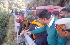 Uttarakhand Accident: गाय ने मारा धक्का, गहरी खाई में गिरने से व्यक्ति की मौत, रोटी खिलाने के लिए थे उतरे