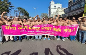 हल्द्वानी: सड़क पर उतरे खनन कारोबारी, वाहन स्वामियों ने अर्धनग्न होकर निकाली रैली, सरकार के खिलाफ की आपत्तिजनक नारेबाजी