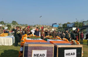 Poonch Attack: उत्तराखंड पहुंचे दोनों शहीदों के पार्थिव शरीर, एयरपोर्ट पर सीएम धामी ने दी श्रद्धांजलि
