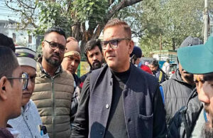 Haldwani: व्यापारियों ने बंद रखीं दुकानें…तो समर्थन देने पहुंचे सुमित हृदयेश, सरकार पर कसा तंज
