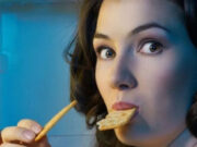 शरीर को बीमारियों का घर बना सकती हैं Midnight Cravings, इन टिप्स की मदद से पाएं इससे छुटकारा 2