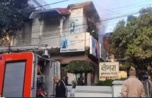 हल्द्वानी – कपड़े की दुकान में लगी भीषण आग, लाखों का सामान जलकर राख