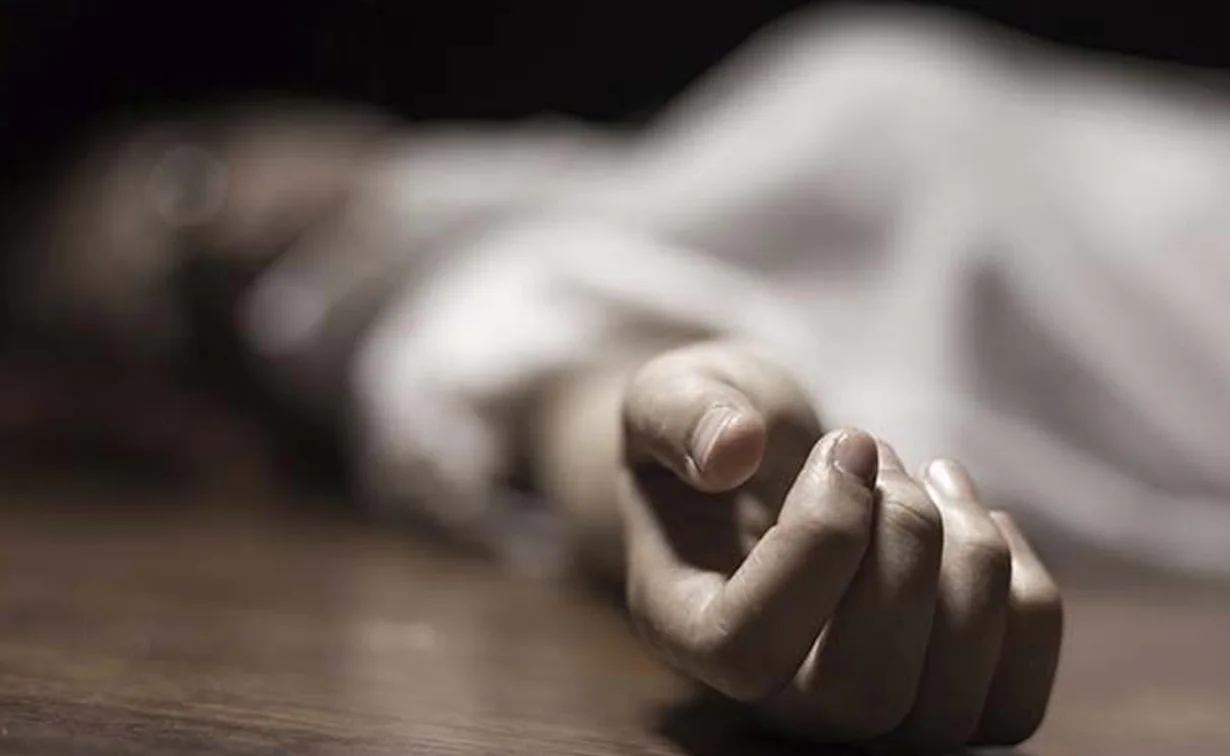 गर्लफ्रेंड ने नया बॉयफ्रेंड बनाया, लड़के ने दोस्त को वीडियो कॉल कर हाथ की नस काटी; सुसाइड नोट ने खोला राज गर्लफ्रेंड ने नया बॉयफ्रेंड बनाया, लड़के ने दोस्त को वीडियो कॉल कर हाथ की नस काटी; सुसाइड नोट ने खोला राज