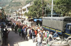 Uttarakhand: पिथौरागढ़ में हैली सेवा के विरोध में सड़कों पर उतरी भीड़, जुलूस निकाला, चुनाव बहिष्कार की दी चेतावन..