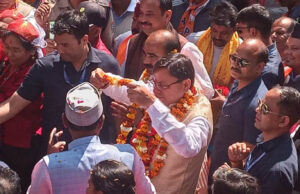 Uttarakhand: लोकसभा प्रत्याशी के समर्थन में सीएम धामी का डीडीहाट में रोड शो, चुनावी सभा को किया संबोधित