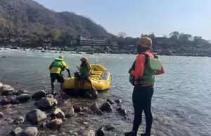 Uttarakhand: परिवार के साथ इंदौर से ऋषिकेश घूमने आया युवक गंगा में डूबा, नहीं लगा कोई सुराग