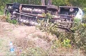 Uttarakhand News: कोटद्वार नजीबाबाद के बीच सड़क किनारे पलटी रोडवेज की बस, 16 सवारियां थी सवार