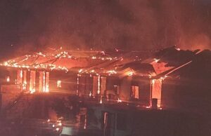 चंपावत में बड़ा हादसा: 14 मकान और तीन जानवर जले, दो मकानों में सो रहे थे चार लोग; 4 सिलिंडर फटने से बढ़ी आग
