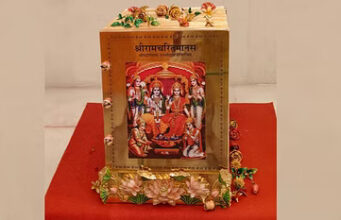 Ayodhya: राममंदिर में सोने की अनोखी रामायण के भी होंगे दर्शन, 1.5 क्विंटल है पुस्तक का वजन