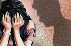 Uttarakhand के जिला युवा कल्याण अधिकारी पर दुष्कर्म का केस, पत्नी से तलाक लेने का वादा कर 18 वर्ष से कर रहा था शोषण