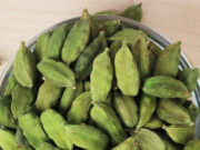 रोजाना खाएं बस 1 इलायची, वजन कम होने से लेकर सेहत को मिलेंगे ये 5 जबरदस्त फायदे 1